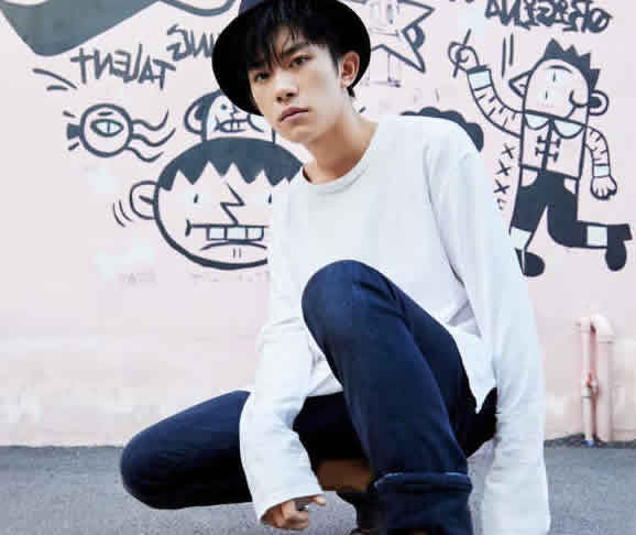 易烊千玺的微博名叫什么?,易烊千玺姓易烊吗 易烊千玺的微博名叫什么?,易烊千玺姓易烊吗