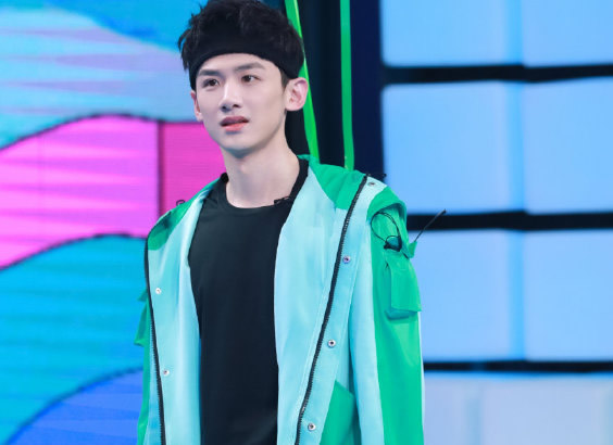 白敬亭哪一年,白敬亭何泓姗 白敬亭哪一年,白敬亭何泓姗