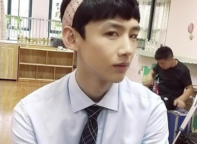 白敬亭和郑合惠子上快乐大本营是哪一期,跟白敬亭很像的一个明星 白敬亭和郑合惠子上快乐大本营是哪一期,跟白敬亭很像的一个明星